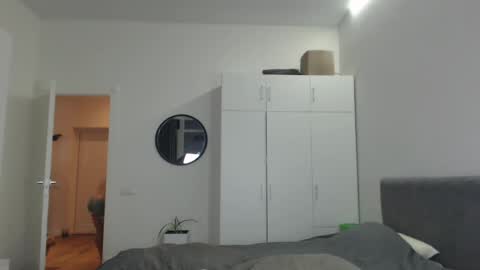 onebestlover online show from February 28, 2025, 3:15 pm