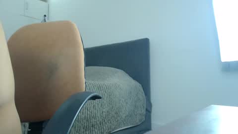 onebestlover online show from February 2, 2026, 1:21 pm