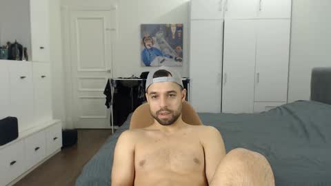 onebestlover online show from May 16, 2026, 7:38 am