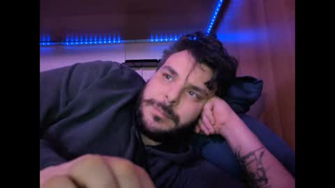 Snapshot of onecrew1 chatting on February 10, 2025, 5:52 pm onecrew1 online show from February 10, 2025, 5:52 pm