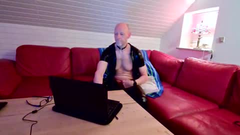Snapshot of oneness1 chatting on May 13, 2026, 10:27 pm oneness1 online show from May 13, 2026, 10:27 pm