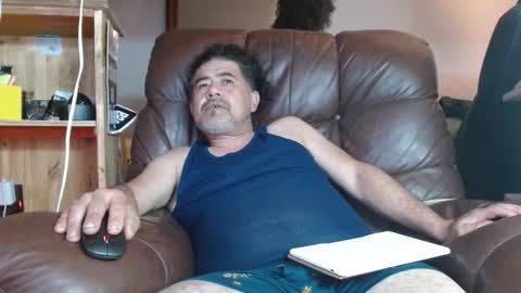 Snapshot of onewayallday chatting on November 11, 2025, 5:24 pm onewaykenny online show from November 11, 2025, 5:24 pm