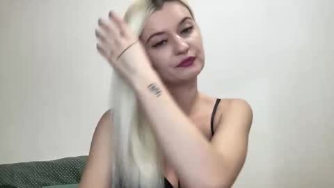 Onika online show from November 29, 2025, 11:41 pm