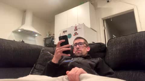 Snapshot of onthecumup69 chatting on February 25, 2025, 4:21 pm onthecumup69 online show from February 25, 2025, 4:21 pm