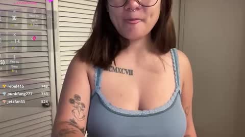 Miss Girly online show from November 12, 2025, 8:19 pm