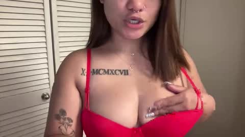 Miss Girly online show from November 18, 2025, 8:57 pm