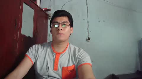 oomaurooo online show from December 18, 2024, 9:29 pm