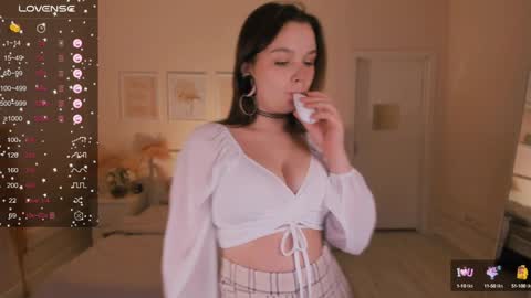  Chloe  follow me  online show from January 22, 2025, 1:42 pm