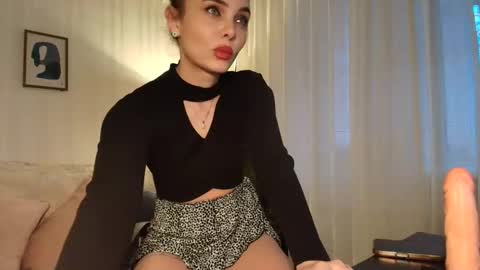 ophelia blue online show from November 27, 2025, 1:13 pm