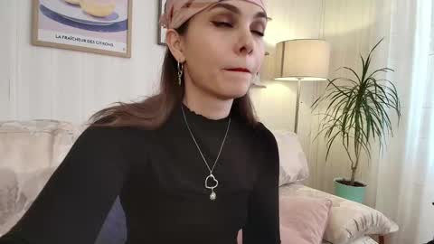 ophelia blue online show from January 17, 2026, 12:21 pm