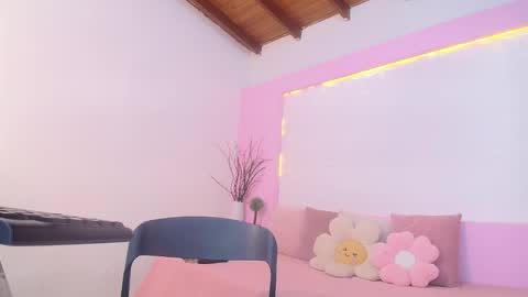 Ora Larson online show from October 2, 2025, 11:50 am