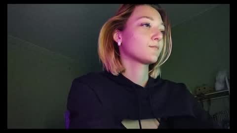 Melani  online show from March 2, 2025, 3:05 pm