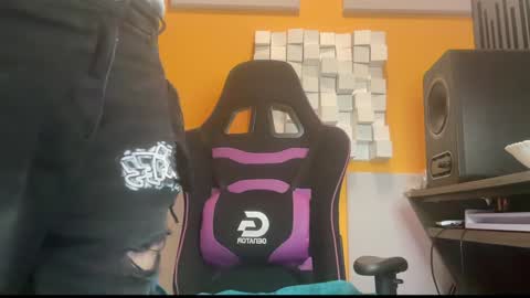 Oscar Steel Savage online show from February 3, 2025, 9:41 am