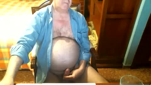 Snapshot of oscarw chatting on April 8, 2026, 3:23 pm Oscar online show from April 8, 2026, 3:23 pm