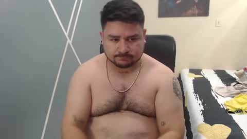 Snapshot of oso_gael chatting on January 22, 2025, 5:49 pm Bear Gael online show from January 22, 2025, 5:49 pm