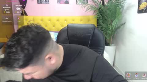 Snapshot of oso_gael chatting on February 11, 2025, 5:50 pm Bear Gael online show from February 11, 2025, 5:50 pm