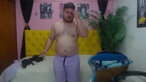 Snapshot of oso_gael chatting on February 26, 2025, 5:50 pm Bear Gael online show from February 26, 2025, 5:50 pm