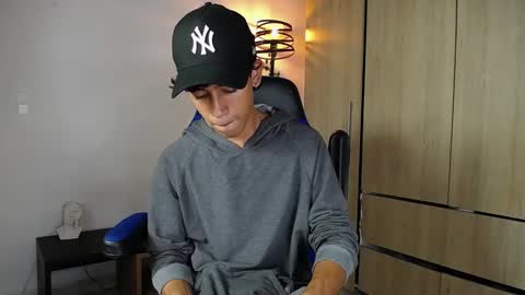 ostin 18hot online show from December 21, 2024, 7:38 pm