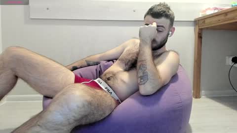 Snapshot of otishairy chatting on December 5, 2024, 2:42 am Otis online show from December 5, 2024, 2:42 am