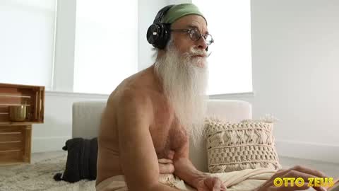 Otto Zeus online show from April 1, 2026, 11:24 pm