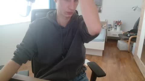 Snapshot of overkneebabe chatting on February 1, 2025, 12:58 pm OverkneeBabe online show from February 1, 2025, 12:58 pm