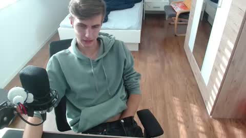 Snapshot of overkneebabe chatting on November 15, 2025, 12:34 pm OverkneeBabe online show from November 15, 2025, 12:34 pm