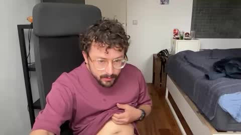 Snapshot of ovidius96 chatting on October 3, 2025, 2:03 pm ovidius96 online show from October 3, 2025, 2:03 pm