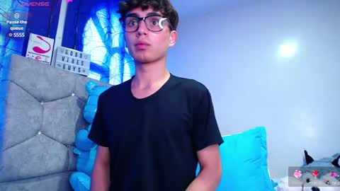 Snapshot of owenblue__ chatting on December 6, 2024, 1:33 pm Owen Independent model online show from December 6, 2024, 1:33 pm