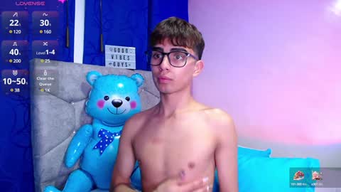 Snapshot of owenblue__ chatting on December 31, 2024, 5:22 am Owen Independent model online show from December 31, 2024, 5:22 am