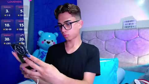 Snapshot of owenblue__ chatting on February 13, 2025, 10:43 pm Owen Independent model online show from February 13, 2025, 10:43 pm