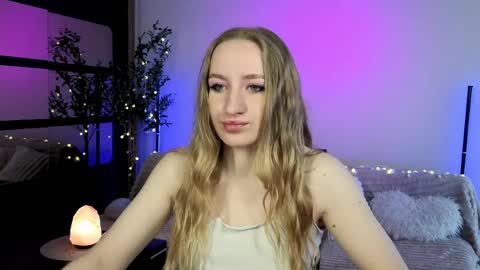 Oxy Foxie online show from April 15, 2026, 12:01 pm