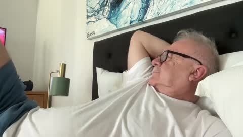 ozhairybearxxxx online show from December 2, 2024, 6:52 am