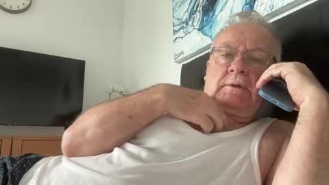 ozhairybearxxxx online show from December 8, 2024, 11:40 pm