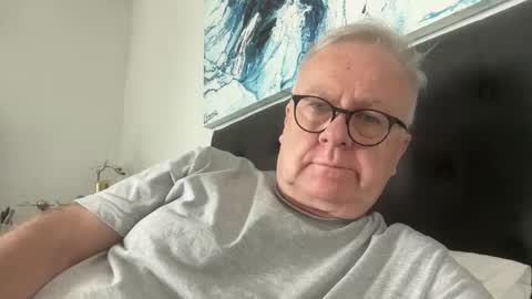 ozhairybearxxxx online show from January 23, 2025, 5:56 am