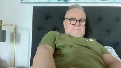 ozhairybearxxxx online show from November 4, 2025, 11:15 pm