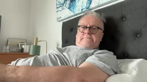 ozhairybearxxxx online show from November 22, 2025, 2:21 am