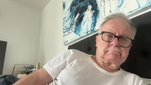 ozhairybearxxxx online show from July 7, 2026, 12:35 am