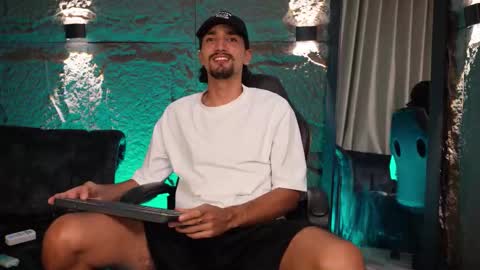 Snapshot of pablo_russoo chatting on February 17, 2026, 12:40 am pablo online show from February 17, 2026, 12:40 am