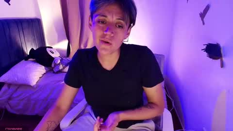 Fernanda online show from November 17, 2025, 1:33 am