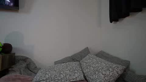 Holly  online show from May 6, 2026, 3:02 am