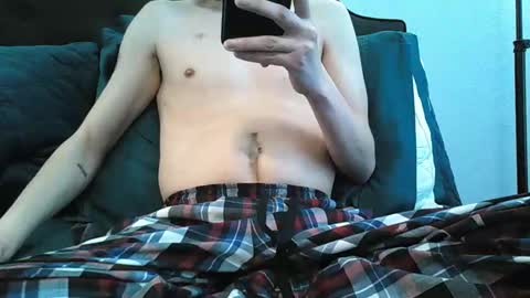 Snapshot of pale_atom chatting on January 2, 2025, 8:02 pm Atom online show from January 2, 2025, 8:02 pm