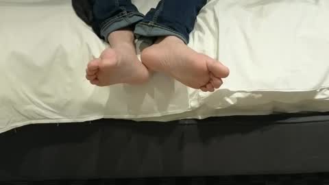 Snapshot of pantslesstraveler_plt chatting on March 12, 2025, 1:47 am PantsLessTraveler online show from March 12, 2025, 1:47 am