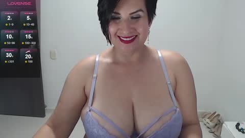 Snapshot of paola_williams chatting on February 28, 2025, 2:42 am Paola Williams online show from February 28, 2025, 2:42 am