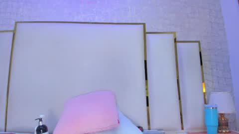 Paola  online show from April 16, 2026, 9:54 am