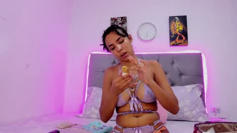 paola online show from December 17, 2024, 11:38 pm