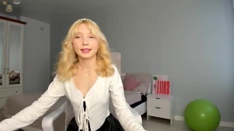 Melena online show from November 14, 2025, 8:24 am