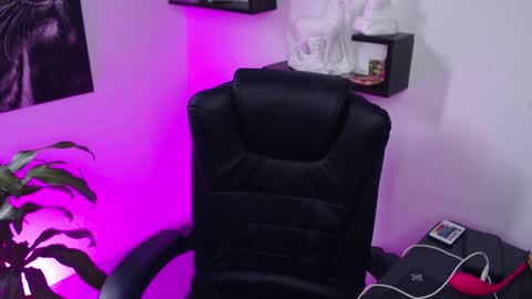 Paris D angelo online show from February 25, 2025, 8:51 pm