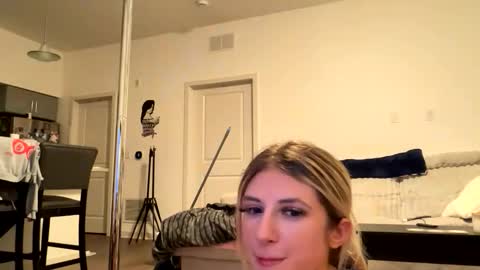 parisbaby2000 online show from January 18, 2026, 4:16 am