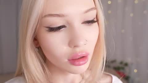 Snapshot of party_4_u chatting on November 18, 2025, 4:00 pm Sofi online show from November 18, 2025, 4:00 pm