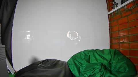 Snapshot of passion_luna chatting on March 5, 2025, 12:33 pm LunaAlan online show from March 5, 2025, 12:33 pm